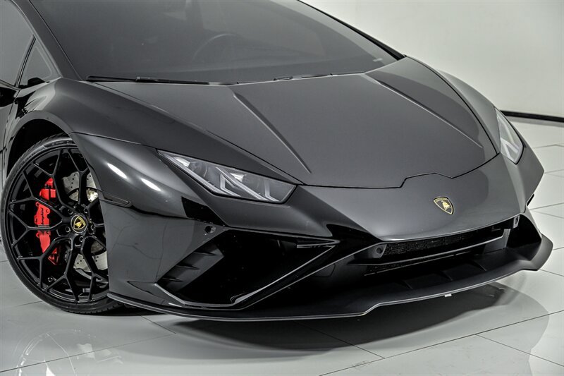 Used 2021 Lamborghini Huracan EVO RWD image 2