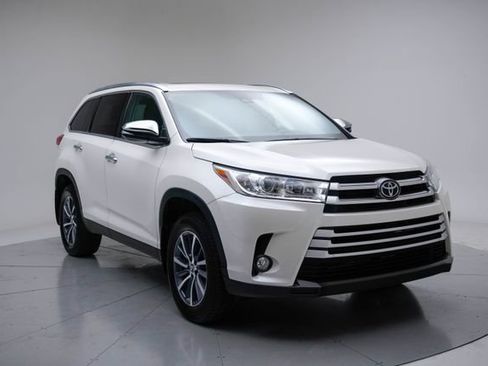 Used 2019 Toyota Highlander XLE AWD/4WD image 7