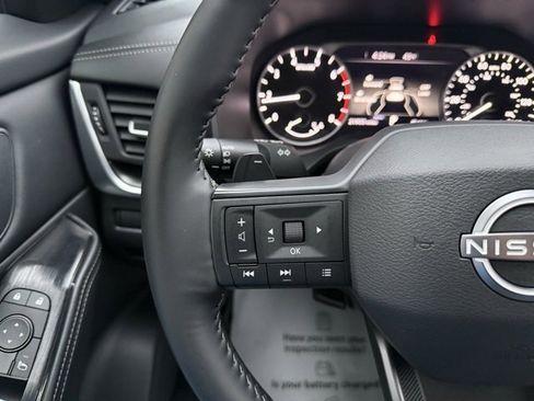 Certified 2025 Nissan Rogue SV image 15