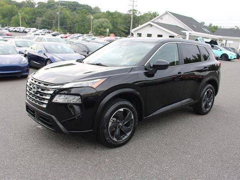 Used 2025 Nissan Rogue SV AWD/4WD image 4