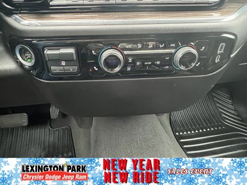 Used 2024 Chevrolet Silverado 2500 LT w/ Convenience Package image 23