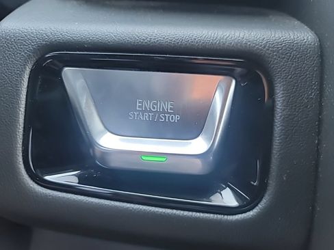 Used 2025 GMC Yukon Denali RWD image 34