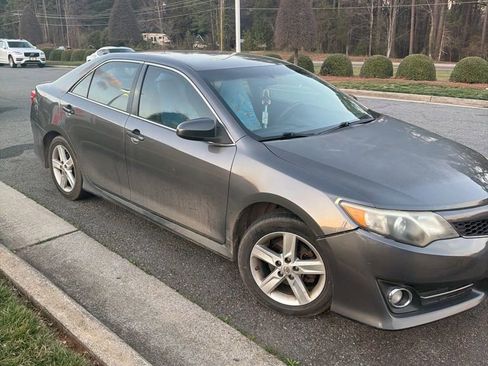 Used 2013 Toyota Camry SE image 3