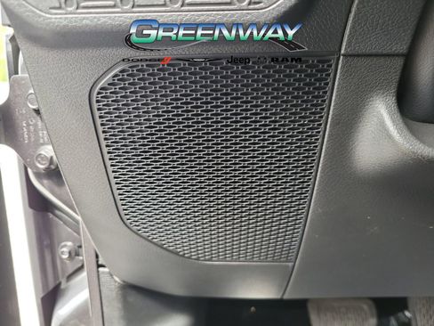 Used 2025 Jeep Gladiator Mojave w/ Convenience Group AWD/4WD image 18