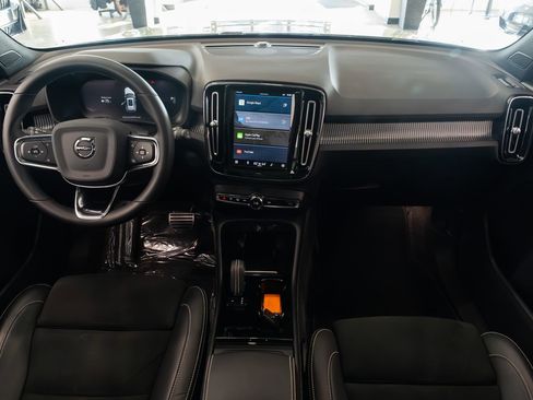 Used 2022 Volvo XC40 P8 Recharge Plus AWD/4WD image 9