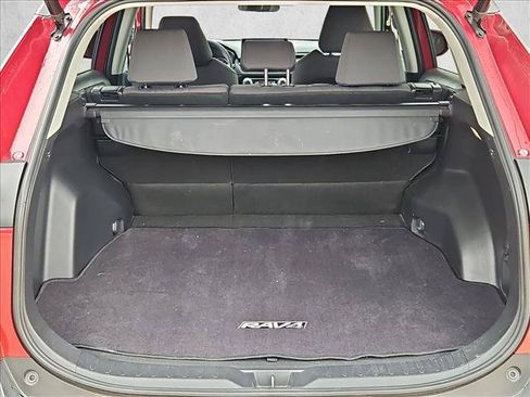 Used 2019 Toyota RAV4 XLE w/ Convenience Package FWD image 6