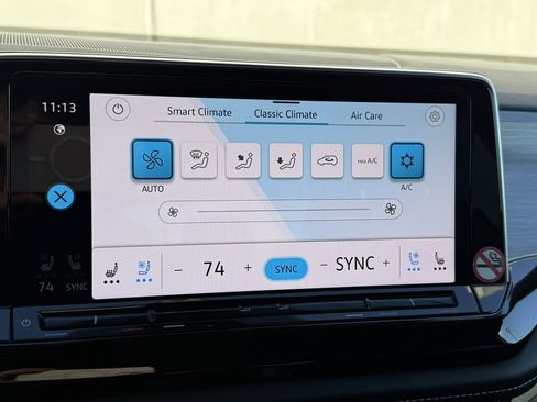 Used 2024 Volkswagen Atlas Cross Sport SE image 8