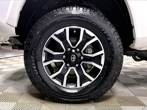 Used 2020 Toyota Tacoma TRD Sport image 8