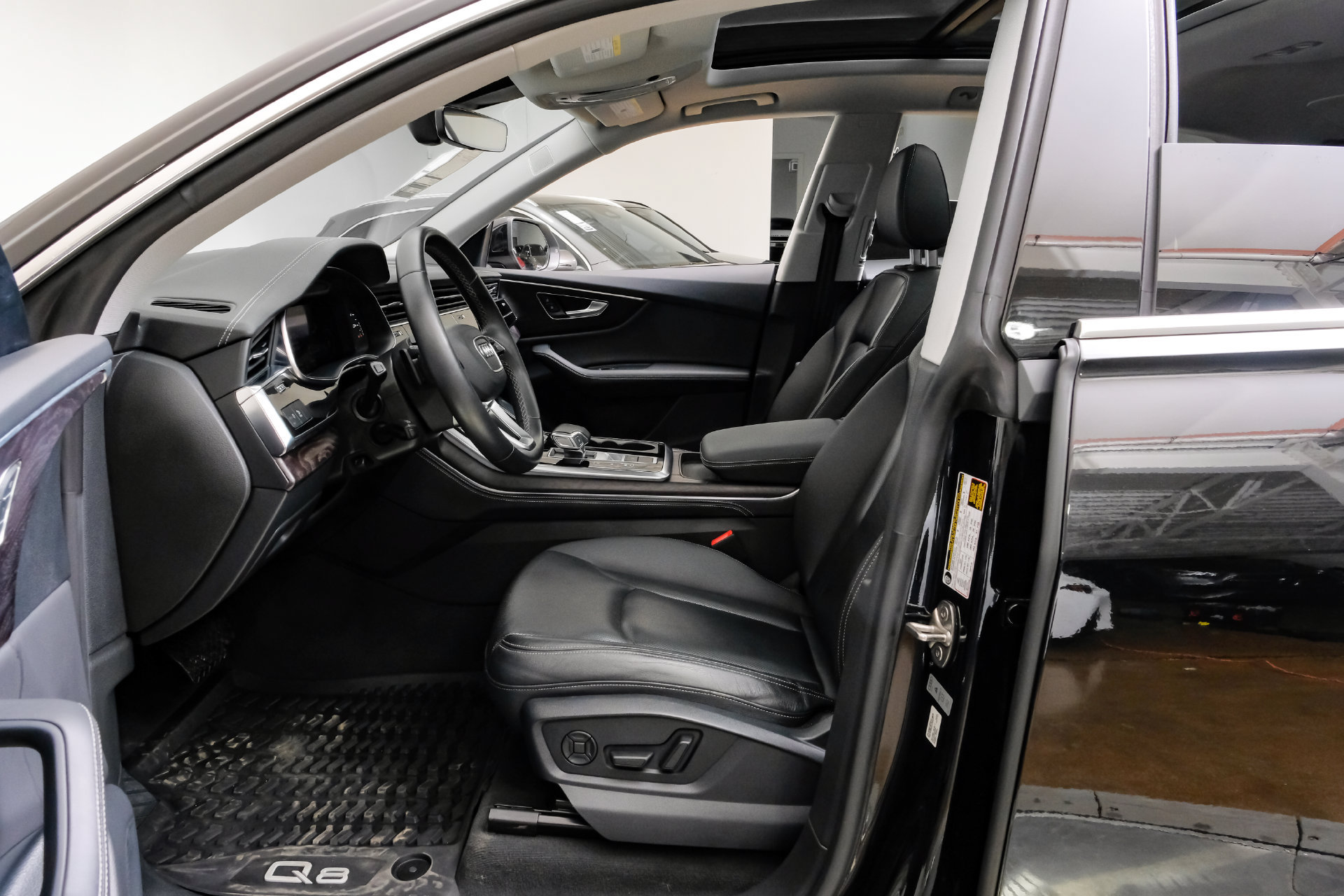 Used 2023 Audi Q8 Premium Plus w/ Premium Plus Package AWD/4WD image 4