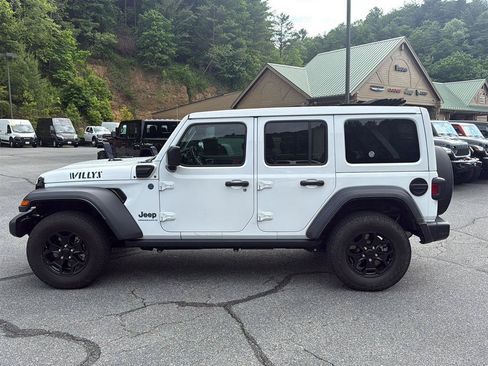 Used 2023 Jeep Wrangler Unlimited w/ Sun & Screen Package AWD/4WD image 8