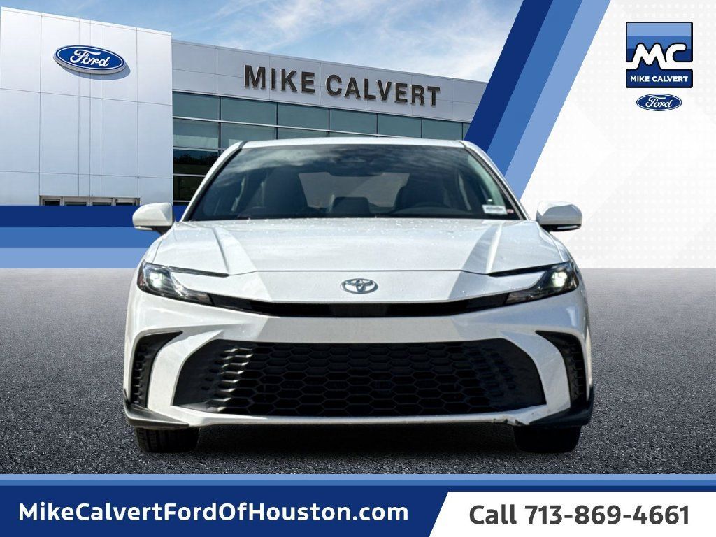 Used 2025 Toyota Camry SE FWD image 8