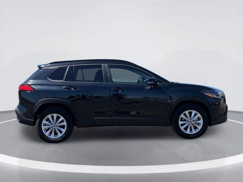 Used 2025 Toyota Corolla Cross LE FWD image 7