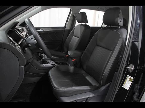 Certified 2024 Volkswagen Tiguan SE AWD/4WD image 5