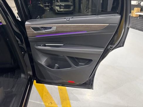 Used 2025 Volkswagen Atlas SEL Premium R-Line image 32