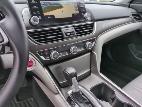 Used 2018 Honda Accord Touring image 21