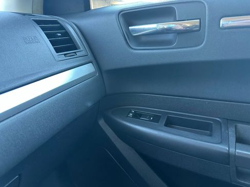 Used 2009 Chrysler 300 Touring image 32