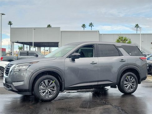 New 2025 Nissan Pathfinder S image 2