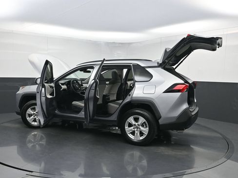 Used 2021 Toyota RAV4 XLE w/ Convenience Package FWD image 36