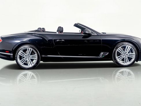 Used 2023 Bentley Continental GT V8 image 7