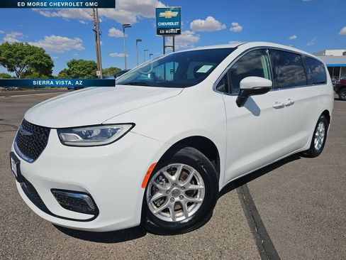 Used 2023 Chrysler Pacifica Touring-L FWD image 1