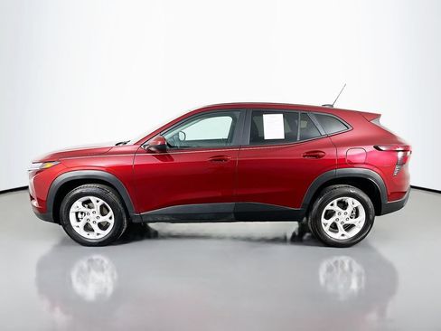 Used 2025 Chevrolet Trax LS w/ LS Convenience Package FWD image 5