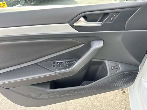 Certified 2025 Volkswagen Jetta S image 12