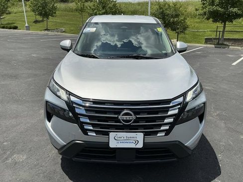 Used 2024 Nissan Rogue SV AWD/4WD image 10