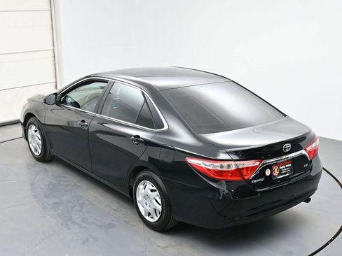 Used 2015 Toyota Camry LE image 29