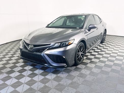 Used 2022 Toyota Camry SE w/ Convenience Package FWD image 7