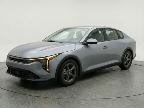 Used 2025 Kia K4 LXS image 3