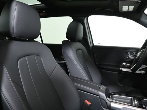 New 2026 Mercedes-Benz GLB 250 4MATIC image 33