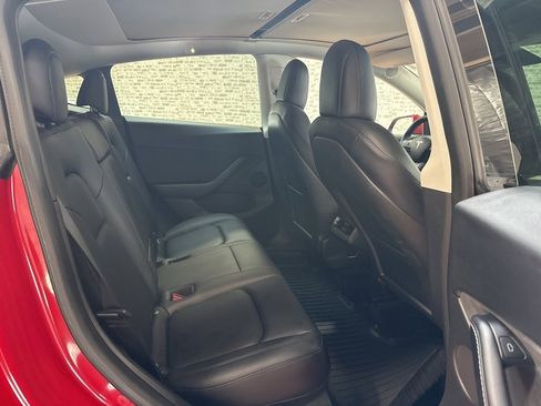 Used 2022 Tesla Model Y Long Range image 12