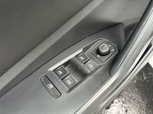 Used 2024 Volkswagen Jetta SE w/ Panoramic Sunroof Package FWD image 16