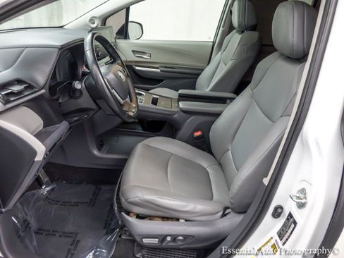 Used 2021 Toyota Sienna XLE w/ XLE Plus Package AWD/4WD image 6