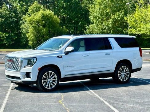 Used 2023 GMC Yukon XL Denali AWD/4WD image 2