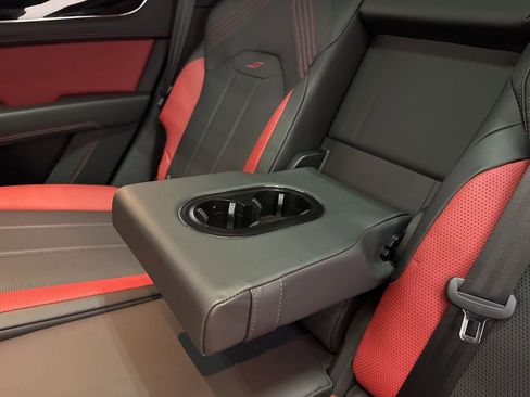 Used 2023 Bentley Bentayga image 41