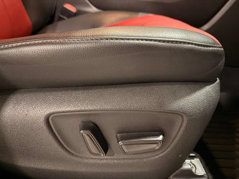Used 2021 Toyota Highlander XSE FWD image 34