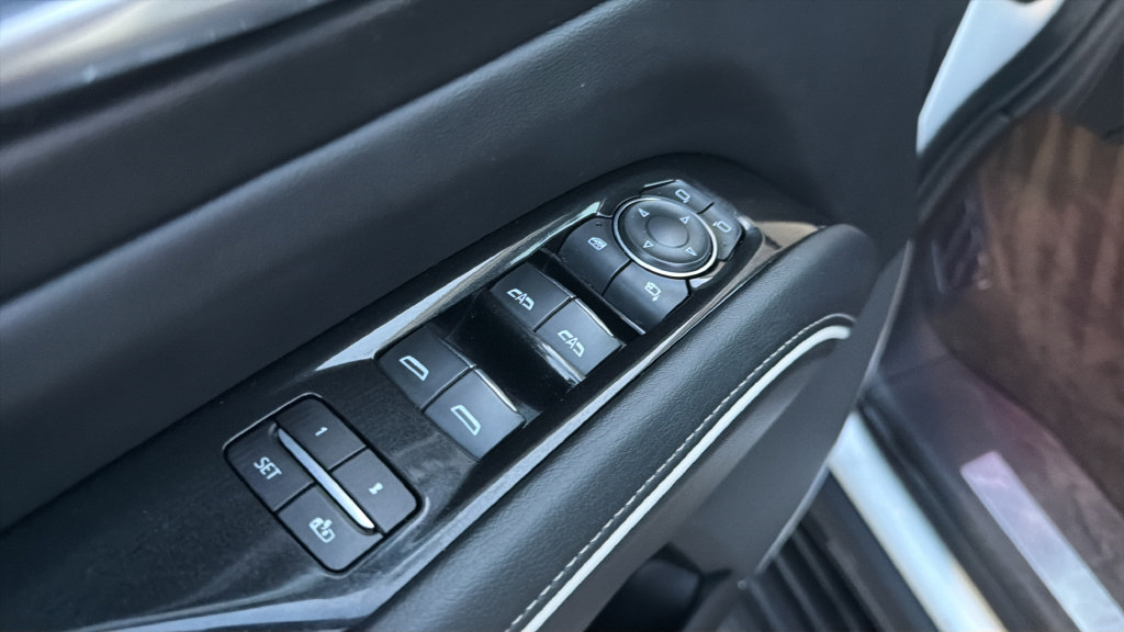 Used 2022 Cadillac Escalade Premium Luxury AWD/4WD image 10