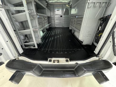 Used 2017 GMC Savana 2500 image 35