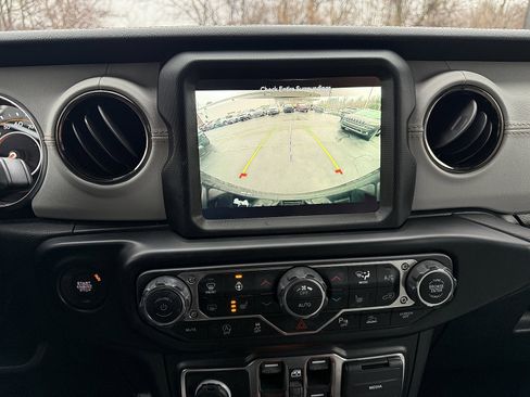 Certified 2022 Jeep Wrangler Unlimited Sahara image 22