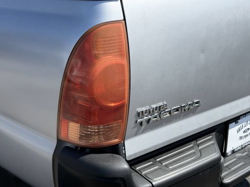 Used 2005 Toyota Tacoma 2WD Regular Cab image 11