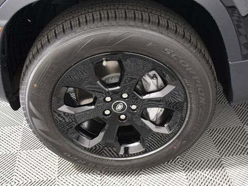 Used 2025 Land Rover Defender 110 S image 11