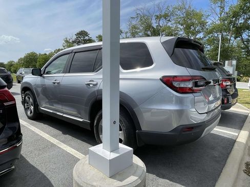 Used 2024 Honda Pilot EX-L image 3