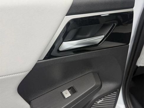 New 2025 Mitsubishi Outlander ES image 33