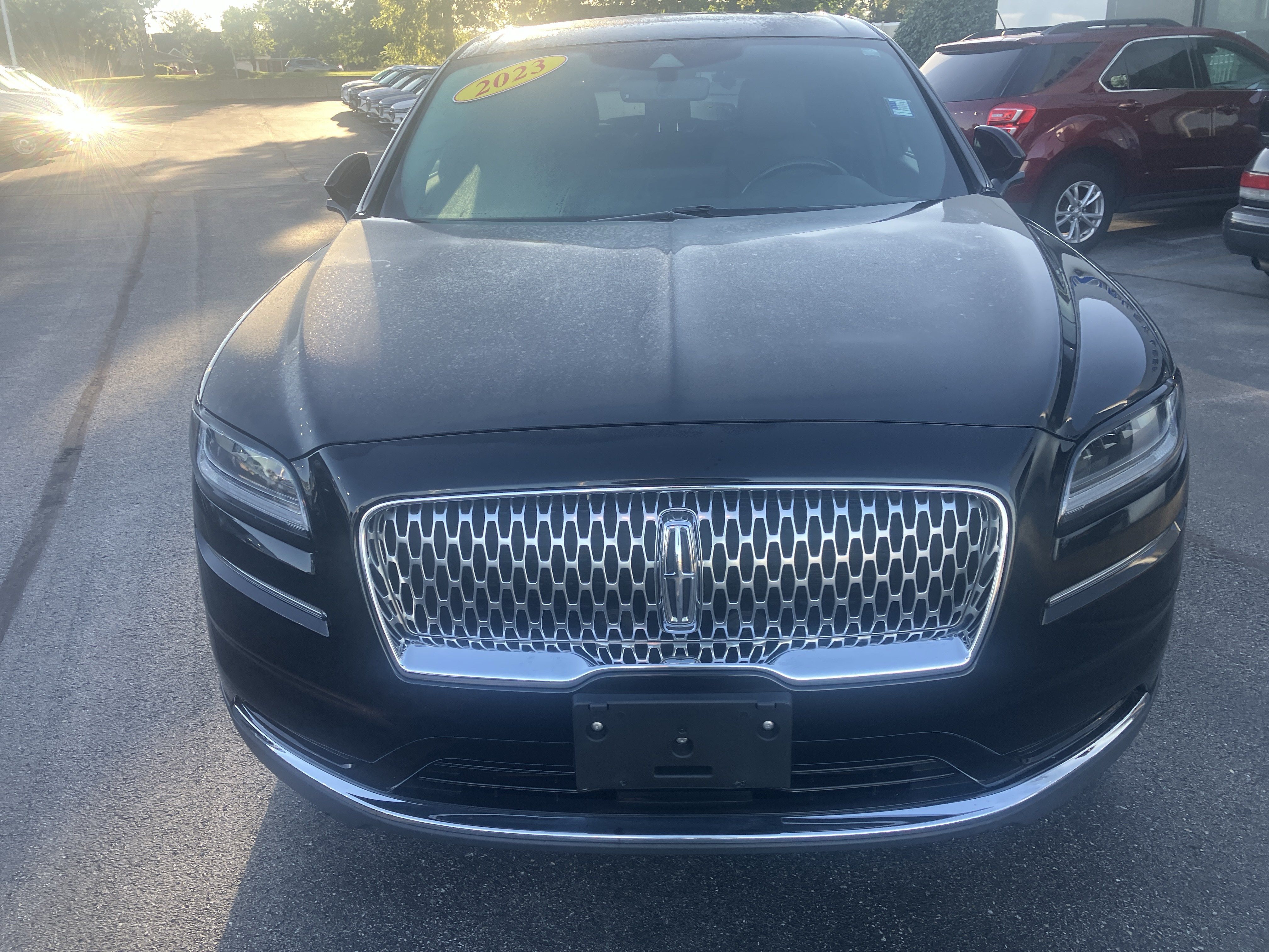 Used 2023 Lincoln Nautilus Reserve AWD/4WD image 2