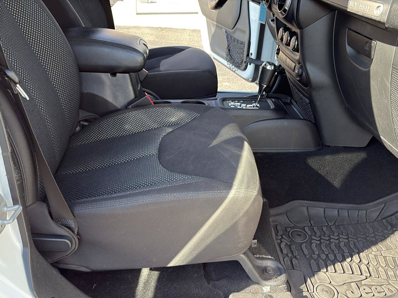 Used 2016 Jeep Wrangler Unlimited Sport AWD/4WD image 25