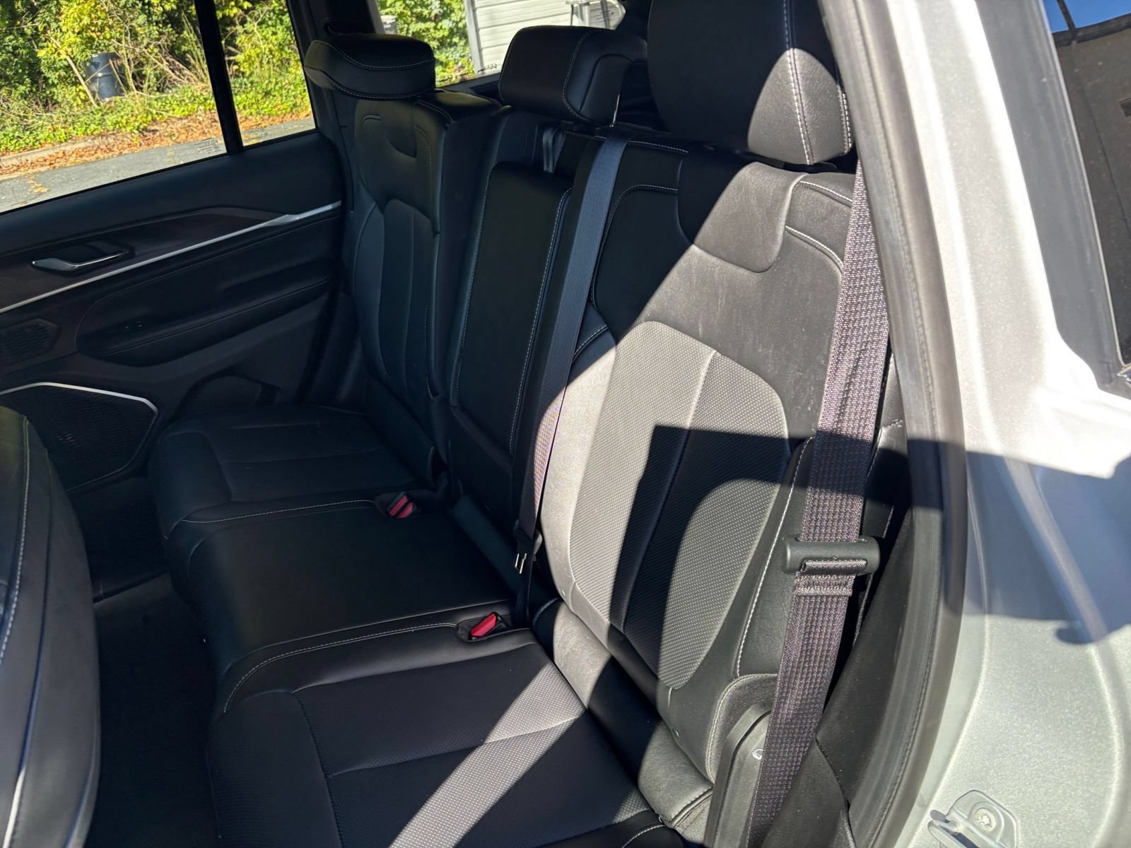 Used 2026 Jeep Grand Cherokee Limited AWD/4WD image 40