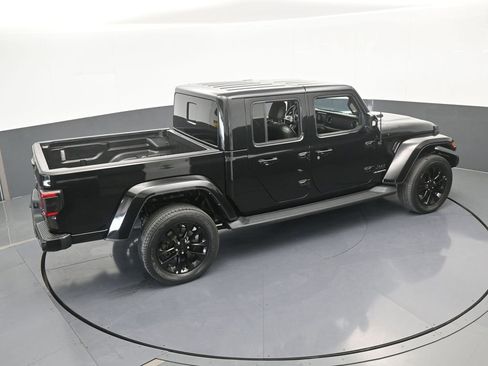 Used 2022 Jeep Gladiator Overland image 48