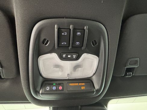 Used 2025 Chevrolet TrailBlazer RS w/ Convenience Package AWD/4WD image 18