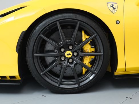 Certified 2022 Ferrari F8 Tributo RWD image 35
